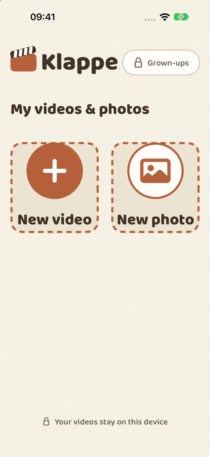 Klappe’s home screen: two dashed tiles, New video and New photo, each with a big round icon.